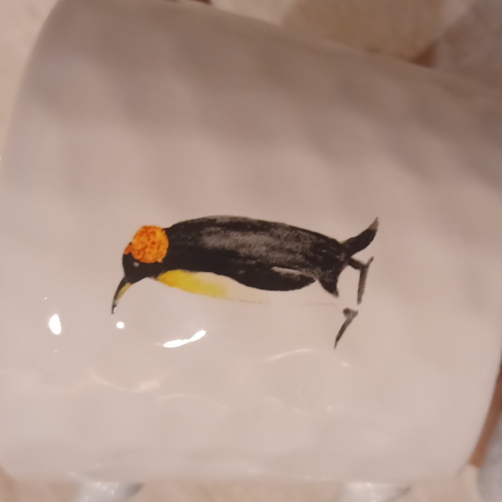 Harvest Green Studio Stoneware Dimpled Penguin Mug - Picture 4 of 6